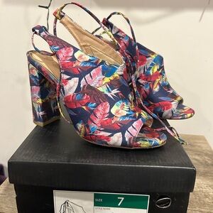 Floral heeled sandal